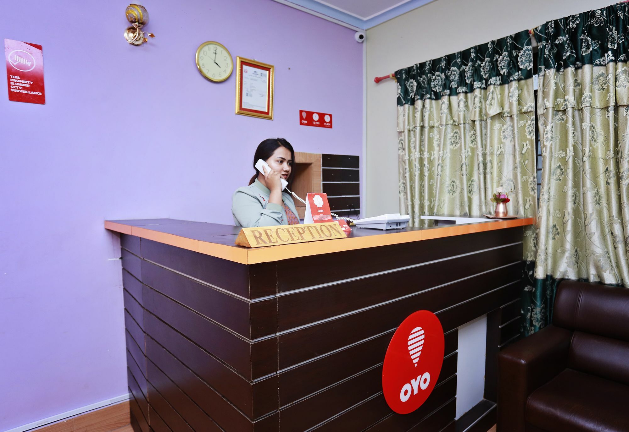 Oyo 575 Api Suites Ποκάρα Εξωτερικό φωτογραφία