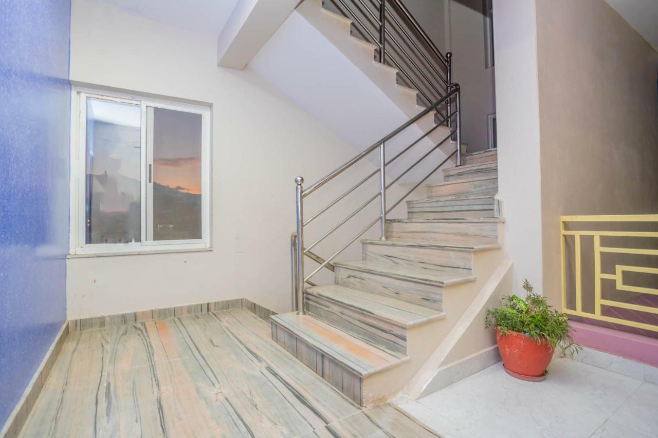Oyo 575 Api Suites Ποκάρα Εξωτερικό φωτογραφία