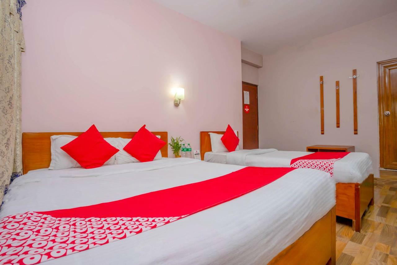 Oyo 575 Api Suites Ποκάρα Εξωτερικό φωτογραφία