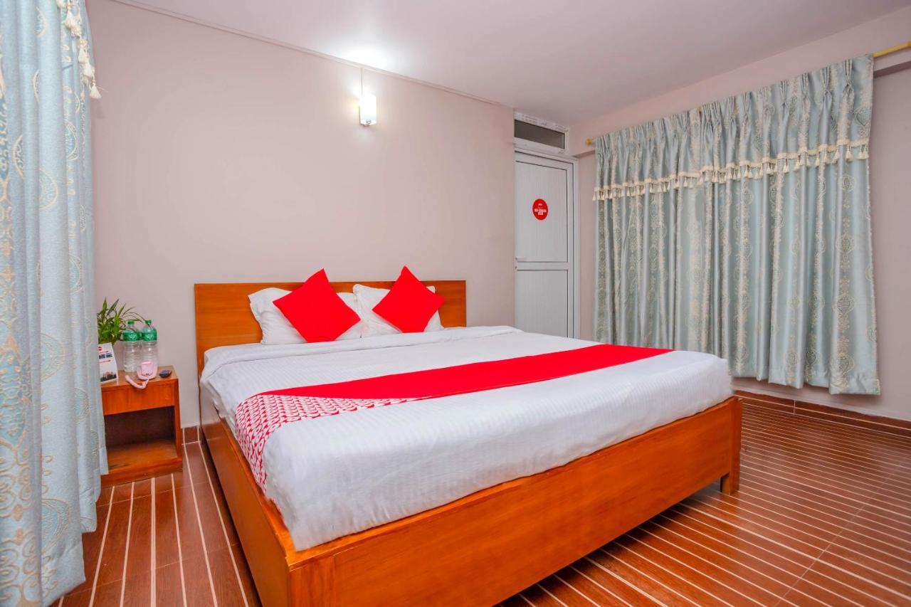 Oyo 575 Api Suites Ποκάρα Εξωτερικό φωτογραφία